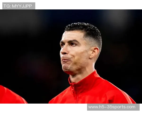 C罗花式足球技艺展示与个人魅力的完美结合解析